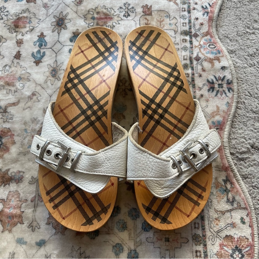 Burberry Y2K White Leather Buckle Slide Sandals with Signature Plaid Footbed